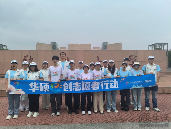 华硕e创志愿者在行动 携手高校走进校园