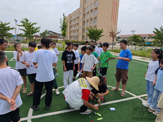 华硕e创志愿者在行动 携手高校走进校园