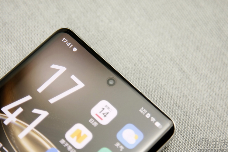 vivo Y300 Pro评测：旗舰特性加持，“国民手机”迎来升华