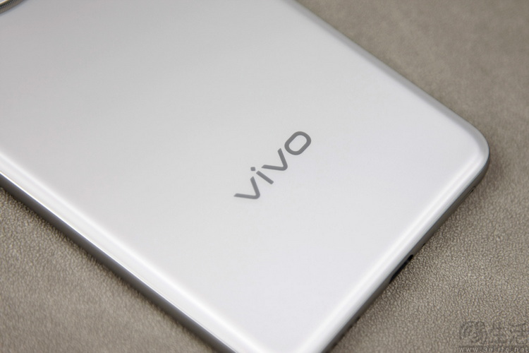 vivo Y300 Pro评测：旗舰特性加持，“国民手机”迎来升华