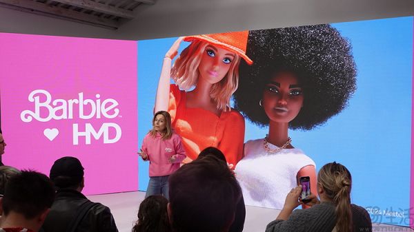 HMD Barbie Phone评测，不只是简单的功能机