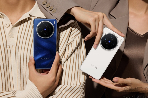 vivo X200正面外观公布，采用全等深微四曲屏设计