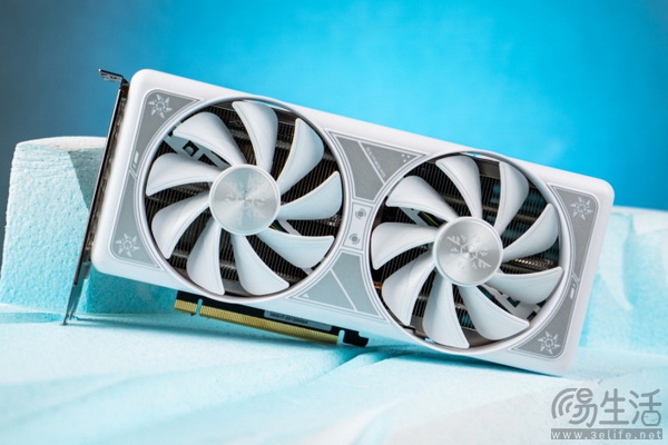 耕升 GeForce RTX 4070 SUPER 踏雪Mini于恐惧中幸存