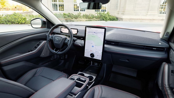 2025款福特Mach-E车型官图曝光 换装怀挡设计