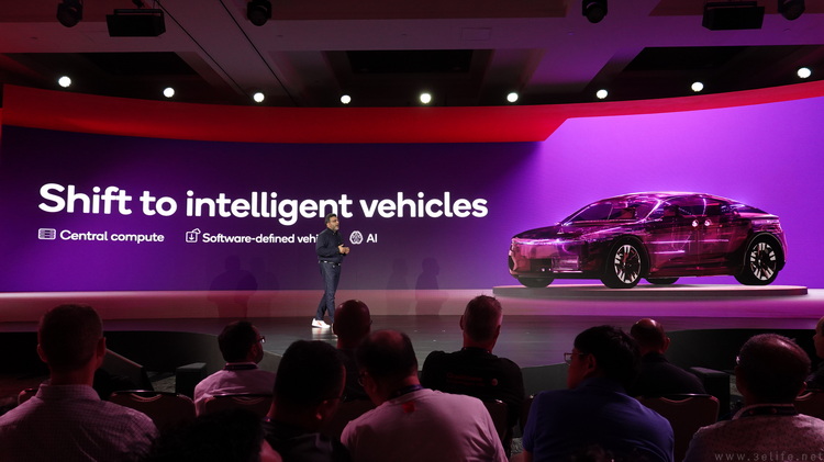 两款“至尊版”骁龙汽车平台齐发，领跑舱驾一体时代