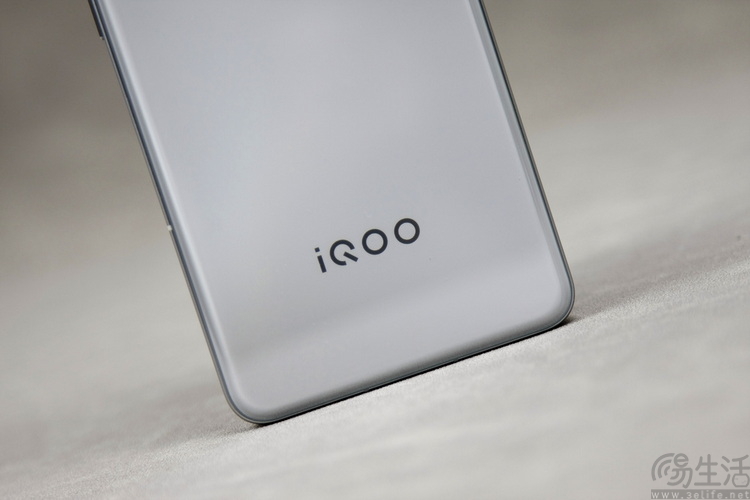 iQOO 13性能预览：跑分强到逆天，游戏还能无限稳帧