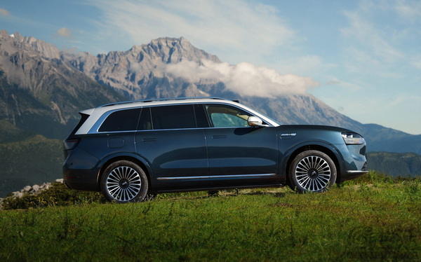 问界M9大五座实拍 或将成为50万以上车型的销冠 问界M9大五座实拍 或将成为50万以上车型的销冠