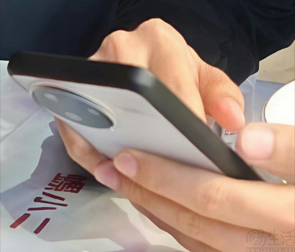 疑似Redmi K80系列新机外观曝光，有望月底发布