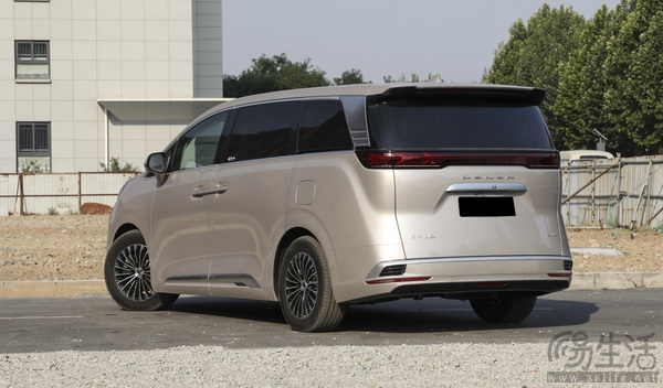 腾势D9右舵版泰国上市 约合人民币42.3万元起售 腾势D9右舵版泰国上市 约合人民币42.3万元起售