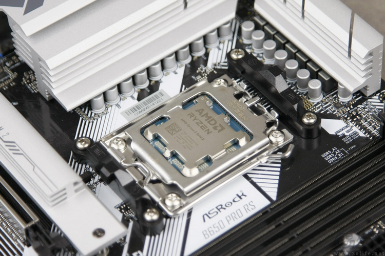 X3D黑科技带来压倒性帧率优势！AMD锐龙7 9800X3D首测