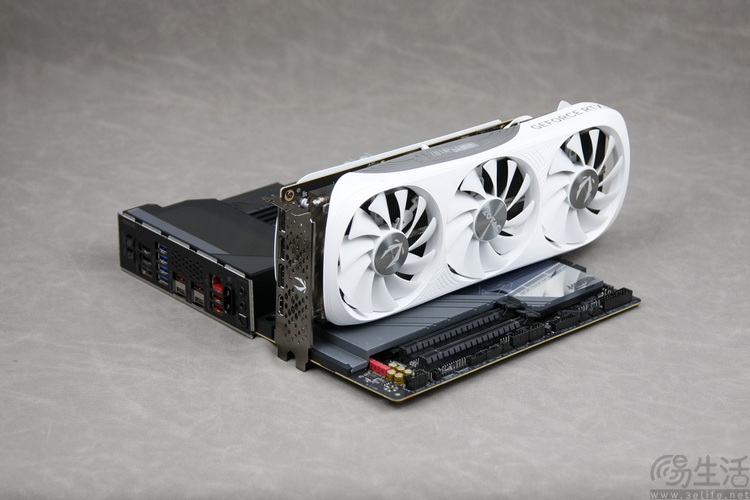 X3D黑科技带来压倒性帧率优势！AMD锐龙7 9800X3D首测