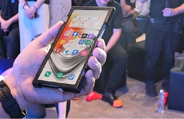 努比亚Z70 Ultra开启预约,真机正面实拍图现身 努比亚Z70 Ultra开启预约,真机正面实拍图现身