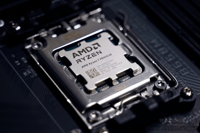 最强游戏CPU：9800X 3D，该搭配什么显卡？