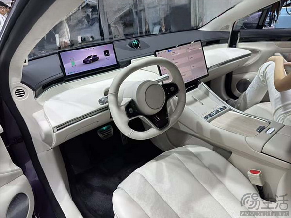 新款智界S7广州车展首发 预售价格24.8万元起