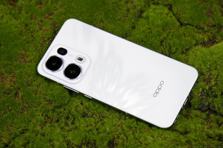 OPPO Reno13 Pro首发评测：它很美，但更是足够强大好玩