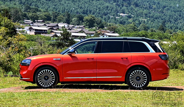 鸿蒙智行32个月交付50万台 问界M9大定破18万台