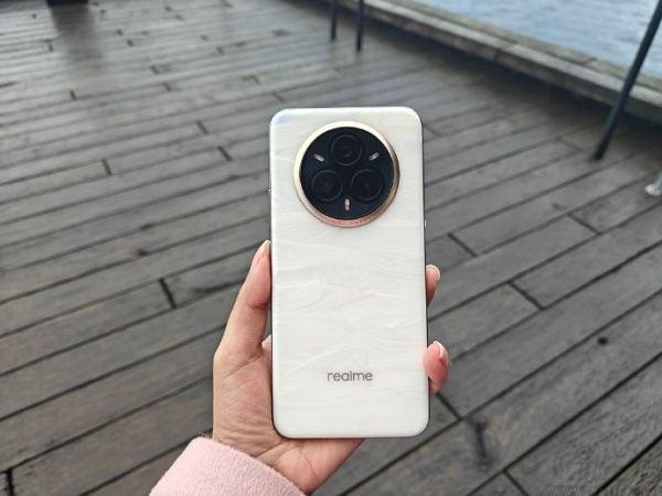 真我14 Pro+真机曝光，或采用温感变色技术