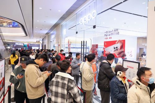 一加Ace 5系列Pop-up快闪来袭，电竞女神程潇现身