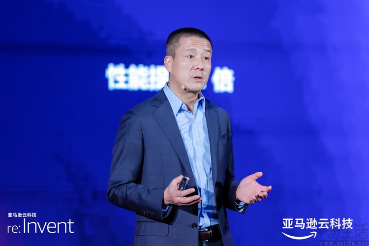 亚马逊云科技：云计算领袖，在AI时代全面”转型”