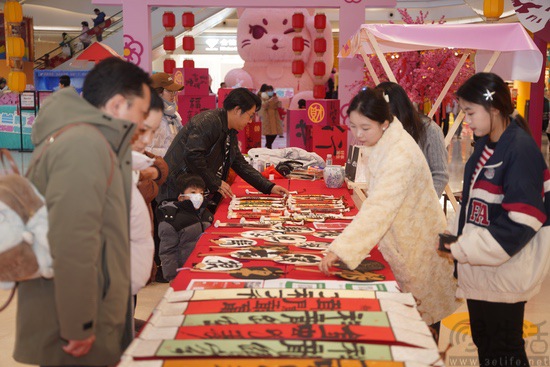 备年货、买新衣 银泰百货新春季游逛正当时