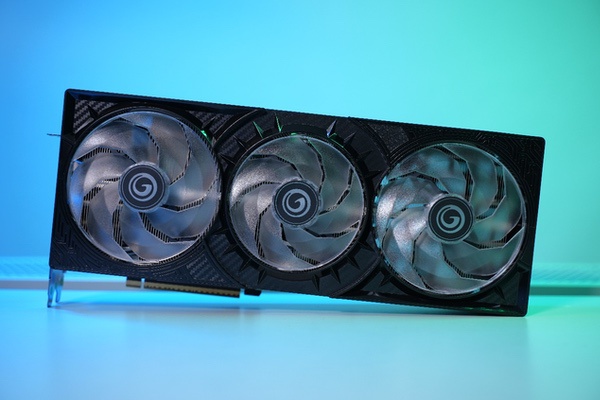 更快更强更AI，影驰GeForce RTX 5090 D大将评测