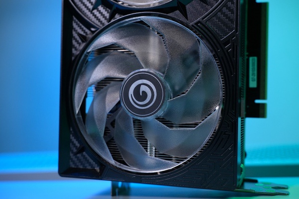 更快更强更AI，影驰GeForce RTX 5090 D大将评测
