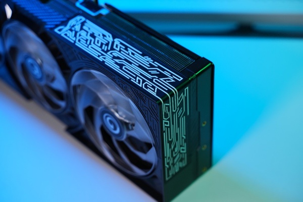 更快更强更AI，影驰GeForce RTX 5090 D大将评测