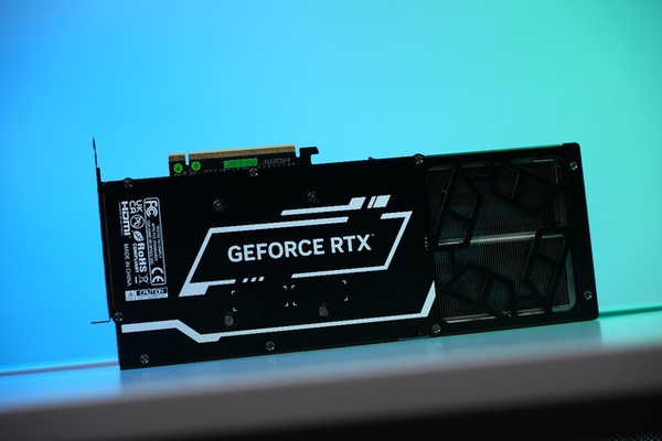 更快更强更AI，影驰GeForce RTX 5090 D大将评测