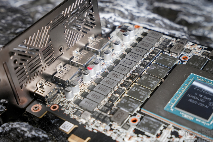 索泰RTX5090D 32GB Solid OC评测：开年核弹
