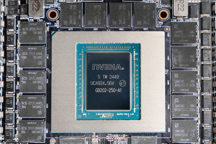 索泰RTX5090D 32GB Solid OC评测：开年核弹