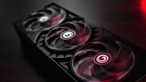支持DLSS4，从“新”出发|影驰RTX 5080金属大师OC系列测评