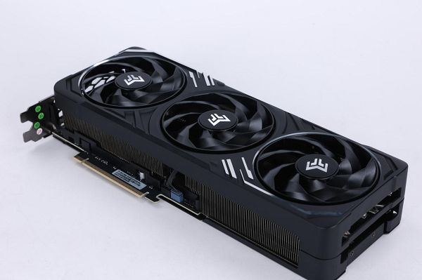 支持DLSS4，从“新”出发|影驰RTX 5080金属大师OC系列测评