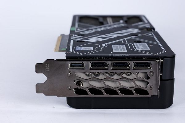 支持DLSS4，从“新”出发|影驰RTX 5080金属大师OC系列测评