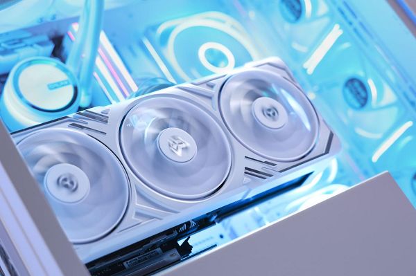 支持DLSS4，从“新”出发|影驰RTX 5080金属大师OC系列测评