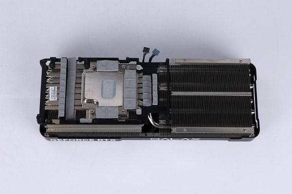 支持DLSS4，从“新”出发|影驰RTX 5080金属大师OC系列测评