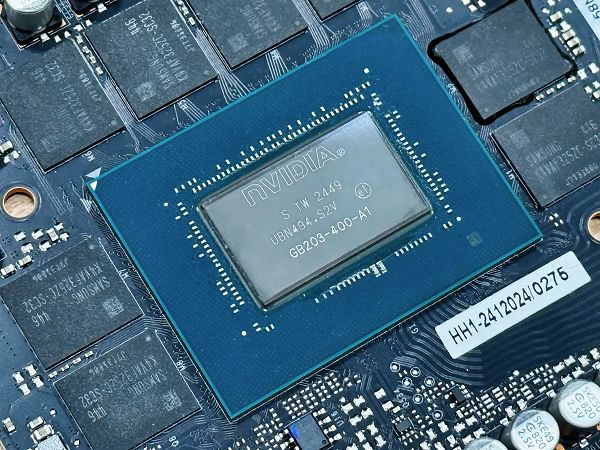 DLSS 4携手影驰GeForce RTX 5080魔刃,解封性能超越上代卡皇 DLSS 4携手影驰GeForce RTX 5080魔刃,解封性能超越上代卡皇