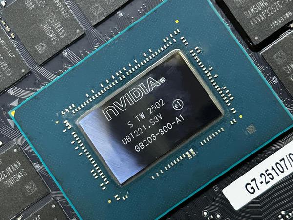 炫酷来袭，耕升RTX  5070 Ti炫光·超OC带来超高性能