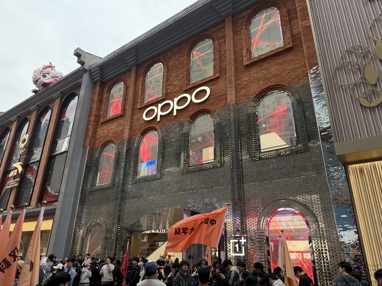 高调开设武汉旗舰店，欧加系用“年轻”重塑新零售