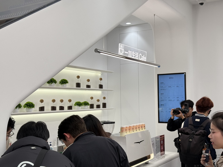 高调开设武汉旗舰店，欧加系用“年轻”重塑新零售