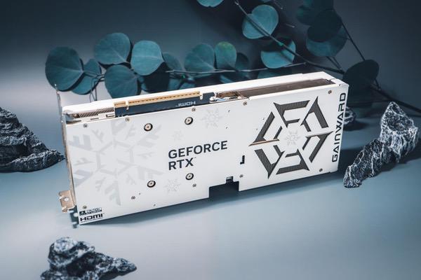 开启DLSS 4 步入4K游戏新门槛，耕升RTX 5070踏雪OC灵动来袭