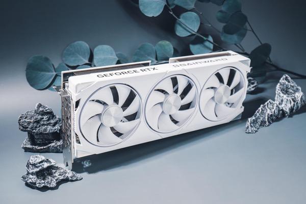 开启DLSS 4 步入4K游戏新门槛，耕升RTX 5070踏雪OC灵动来袭