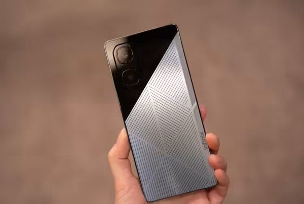 传音Infinix携BOE亮相巴塞罗那MWC，发布全球首款钙钛矿太阳能充电手机