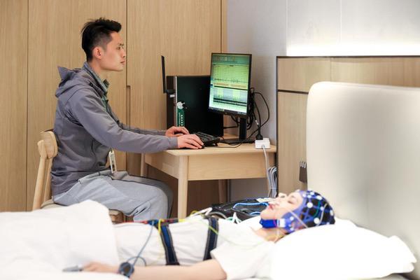 深耕睡眠科技，OPPO发布《2025年睡眠白皮书》