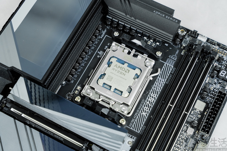 本世代最强游戏之王：AMD锐龙9 9950X3D评测