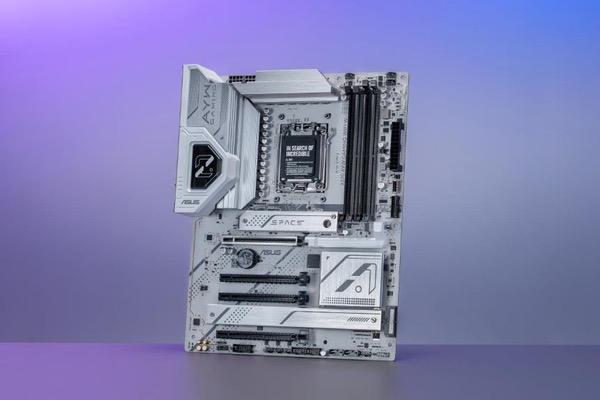 Zen 5白色装机优选 华硕X870 AYW GAMING WIFI W主板