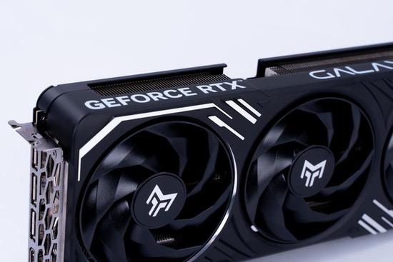 2K光追游戏好手|影驰RTX 5060Ti金属大师黑金版MAX OC评测