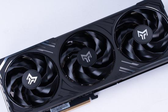 2K光追游戏好手|影驰RTX 5060Ti金属大师黑金版MAX OC评测