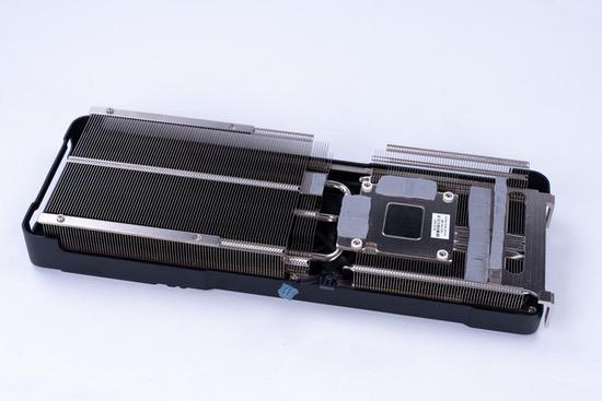 2K光追游戏好手|影驰RTX 5060Ti金属大师黑金版MAX OC评测