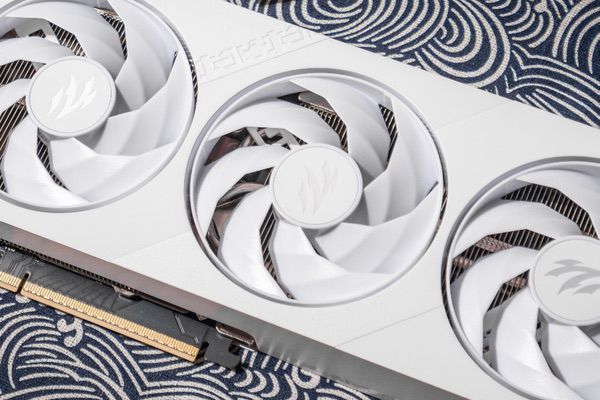 影驰RTX 5060 Ti圣刃MAX OC评测：DLSS 4开启帧率新纪元