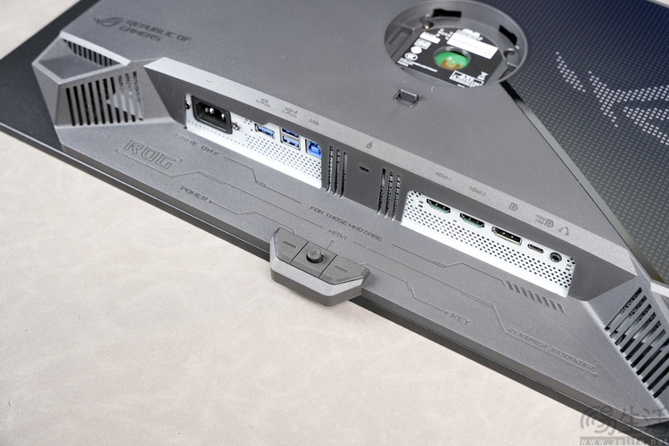 ROG SWIFT PG27UCDM评测：电竞生产力两相宜